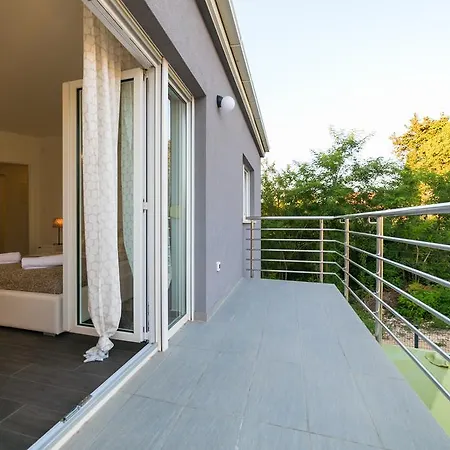 Pjena Luxury Mediterranean Retreat With Private Pool *