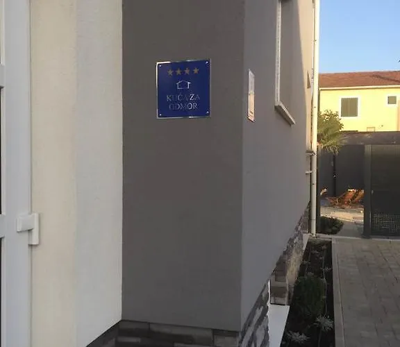 Pjena Luxury Mediterranean Retreat With Private Pool וילה