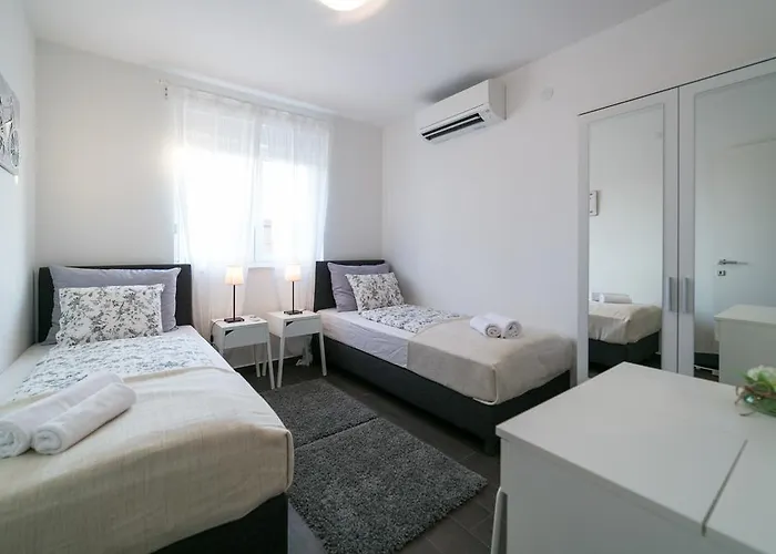 Pjena Luxury Mediterranean Retreat With Private Pool וילה *