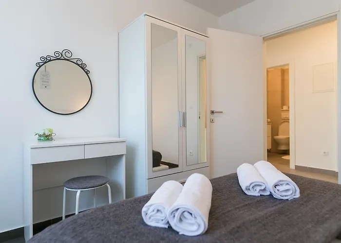Pjena Luxury Mediterranean Retreat With Private Pool וילה