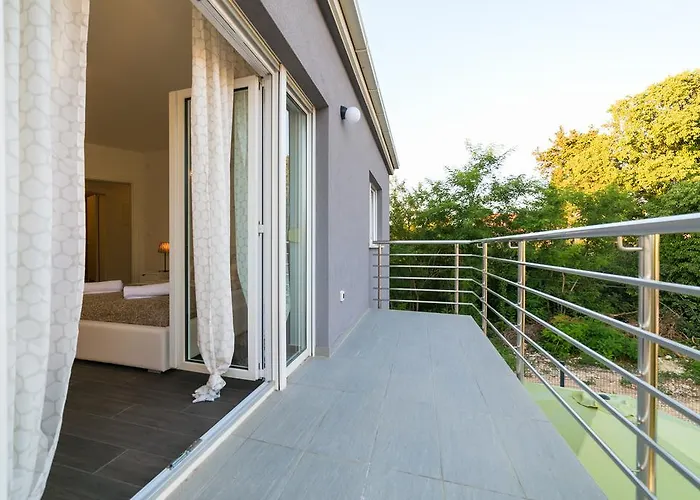 Pjena Luxury Mediterranean Retreat With Private Pool *