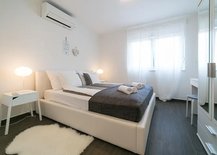 וילה Pjena Luxury Mediterranean Retreat With Private Pool *